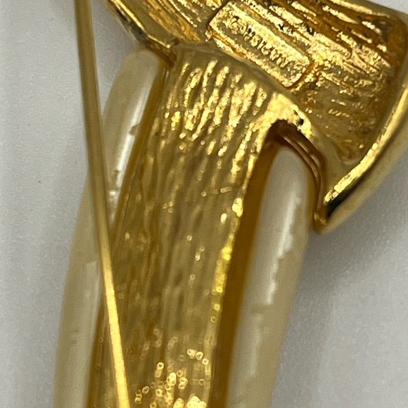 ✨ Vintage Napier Gold & Faux Pearl Tooth Claw Brooch Pin ✨ - Picture 2 of 5